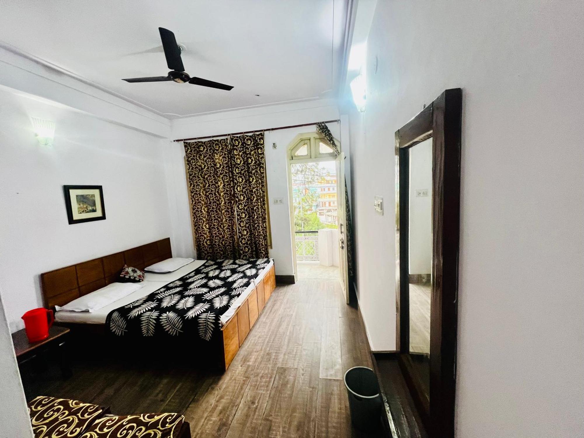 Inder Palace Barkot Exteriér fotografie